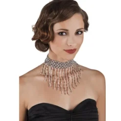 Collier en forme de croix dorée